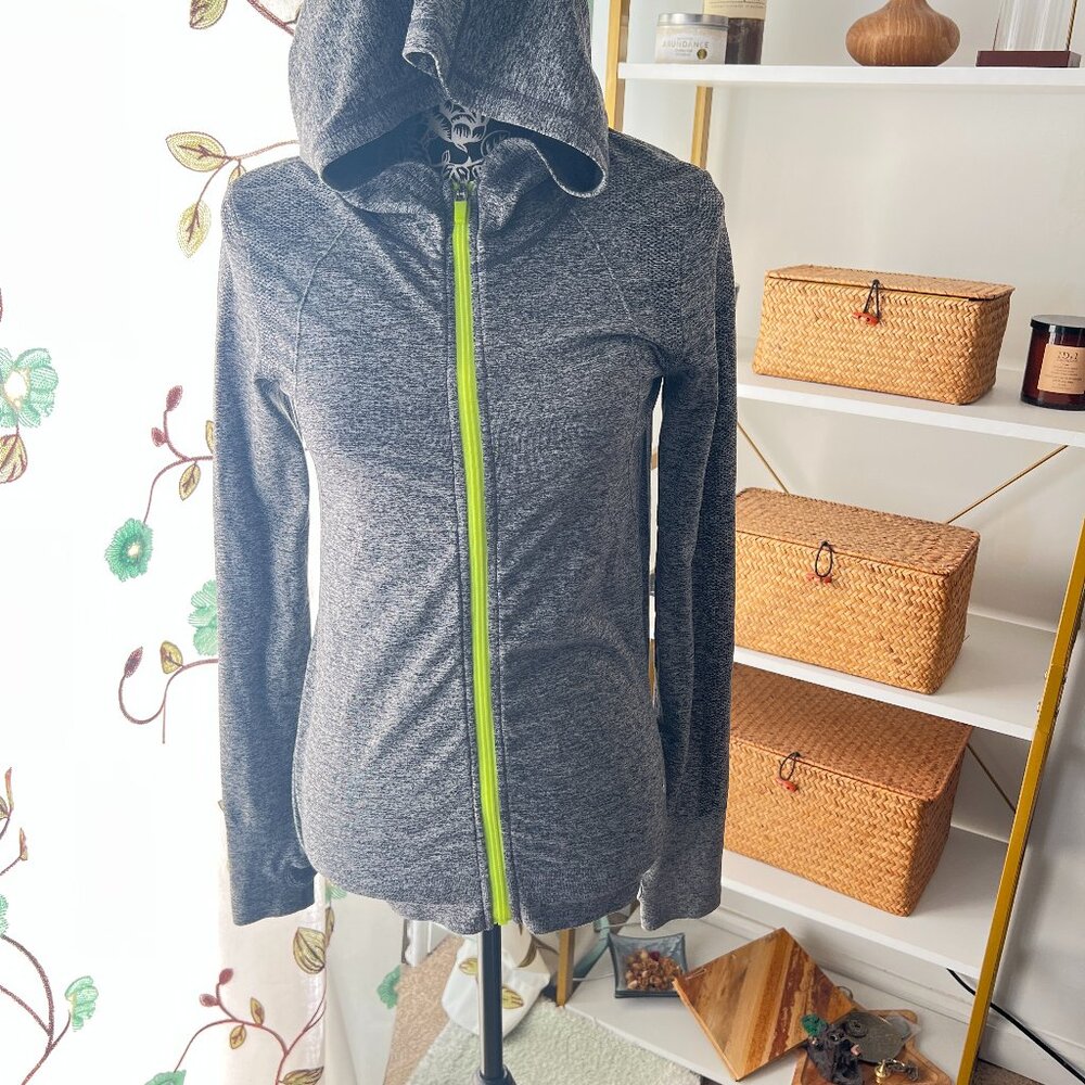 Forever21 zipped sweeter M size